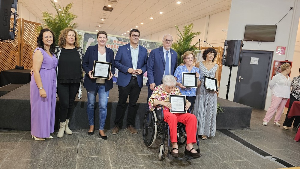 Multitudinario homenaje a las personas mayores de Manzanares 