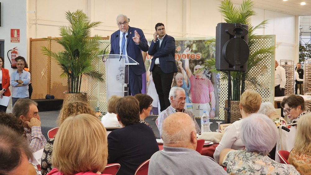 Multitudinario homenaje a las personas mayores de Manzanares 