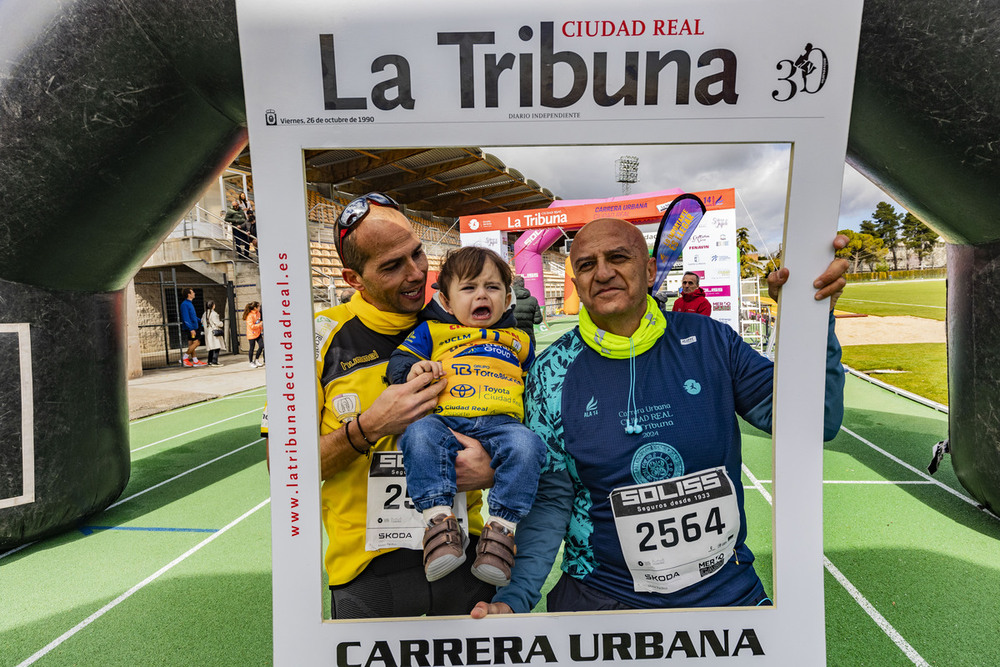 La familia Caba, tras llegar a meta.