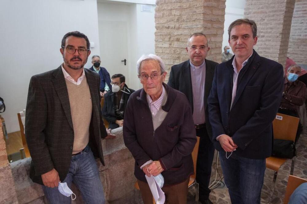 Jesús Abad, en la presentación del libro de Eudaimonía con colabores de La Tribuna