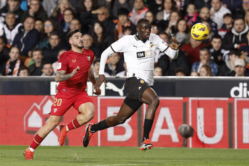 Nyland sostiene al Sevilla en Mestalla