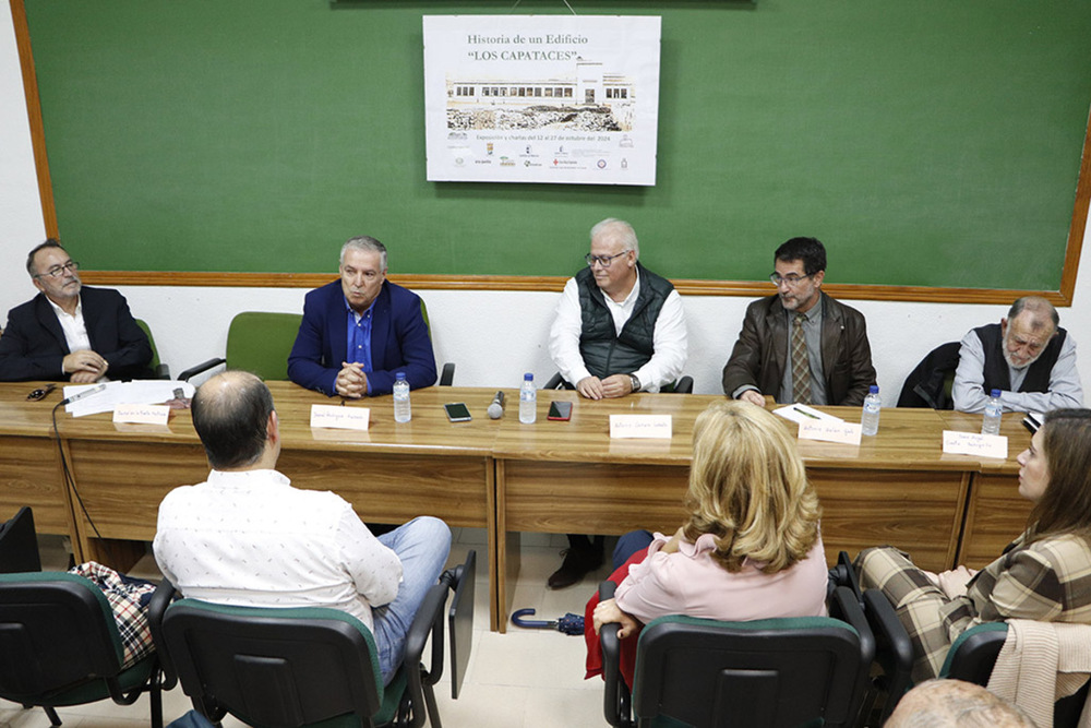 Una charla une a profesorado y alumnado de 'Los Capataces'