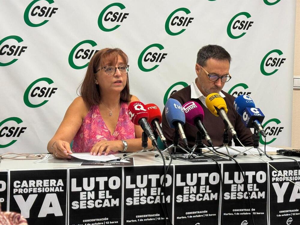 La presidenta de CSIF Sanidad en Castilla-La Mancha, Ana Isabel Fernández; y el vicepresidente, Guillermo Rubio, en rueda de prensa