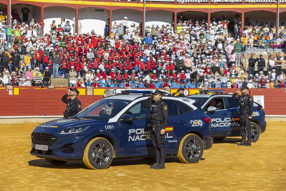 Exhibición de la Policía Nacional  / TOMÁS FDEZ. DE MOYA