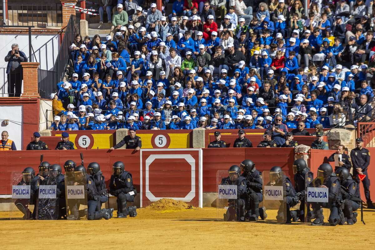 Exhibición de la Policía Nacional  / TOMÁS FDEZ. DE MOYA