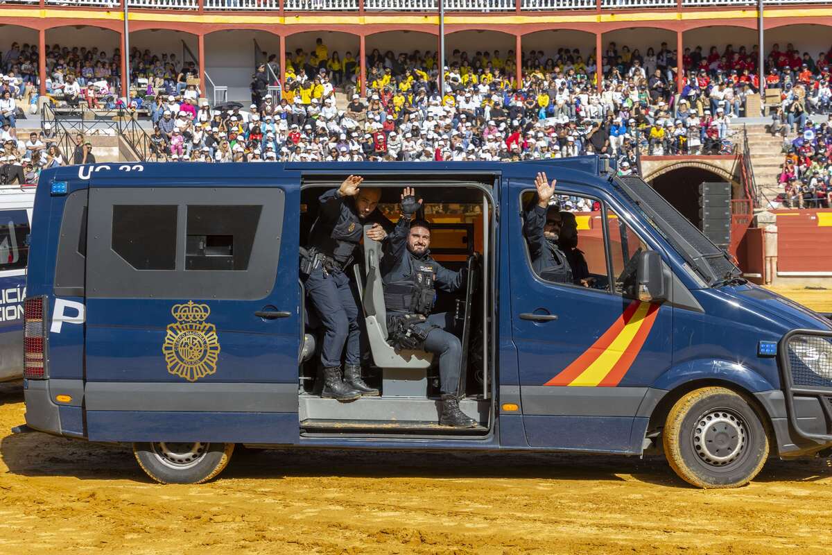 Exhibición de la Policía Nacional  / TOMÁS FDEZ. DE MOYA