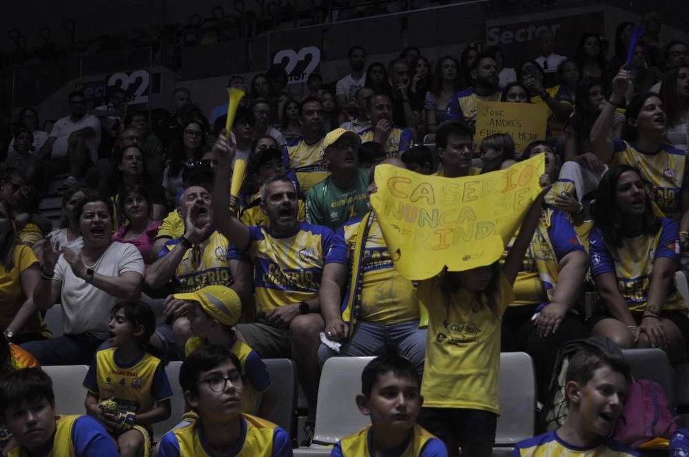 Aficionados del Caserío, en el Olivo Arena.