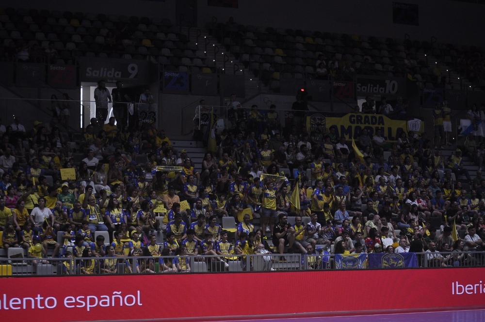 Aficionados del Caserío, en el Olivo Arena.