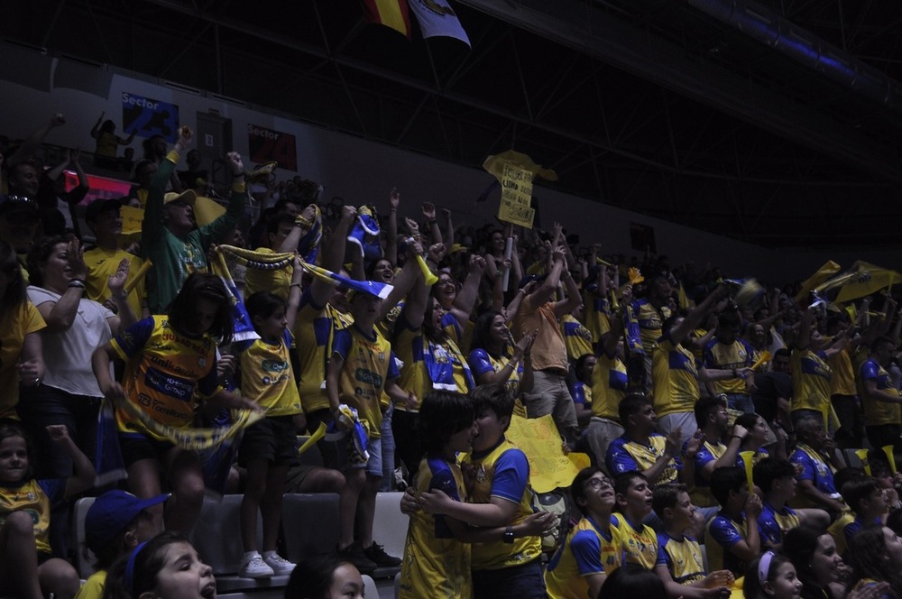 Aficionados del Caserío, en el Olivo Arena.