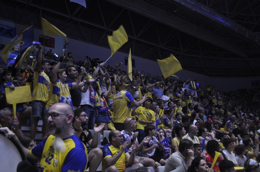 Aficionados del Caserío, en el Olivo Arena.