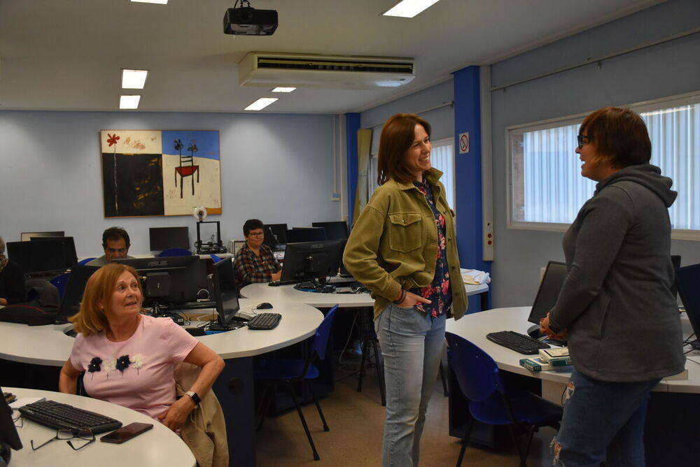 Un taller enseña a utilizar el libro electrónico