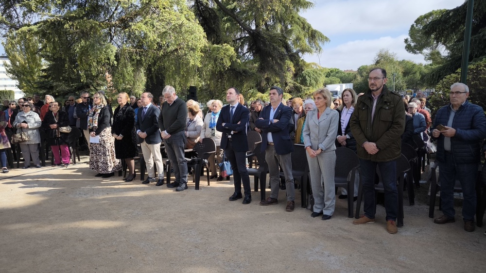 Las puertas del cementerio recuerdan a Todos los Difuntos