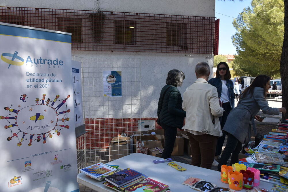 La Biblioteca saca a la calle su mercadillo solidario