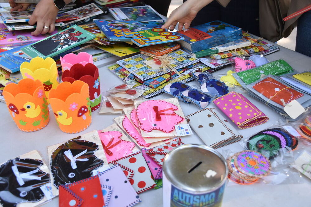 La Biblioteca saca a la calle su mercadillo solidario