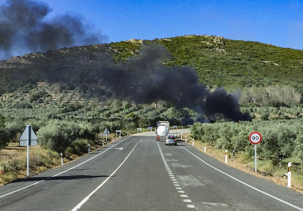 Arde un autobús sin pasajeros en Brazatortas