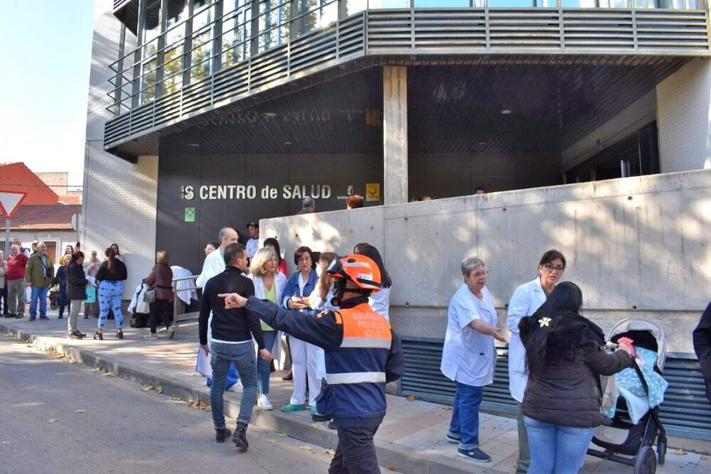 Un centenar de personas son evacuadas en un simulacro 