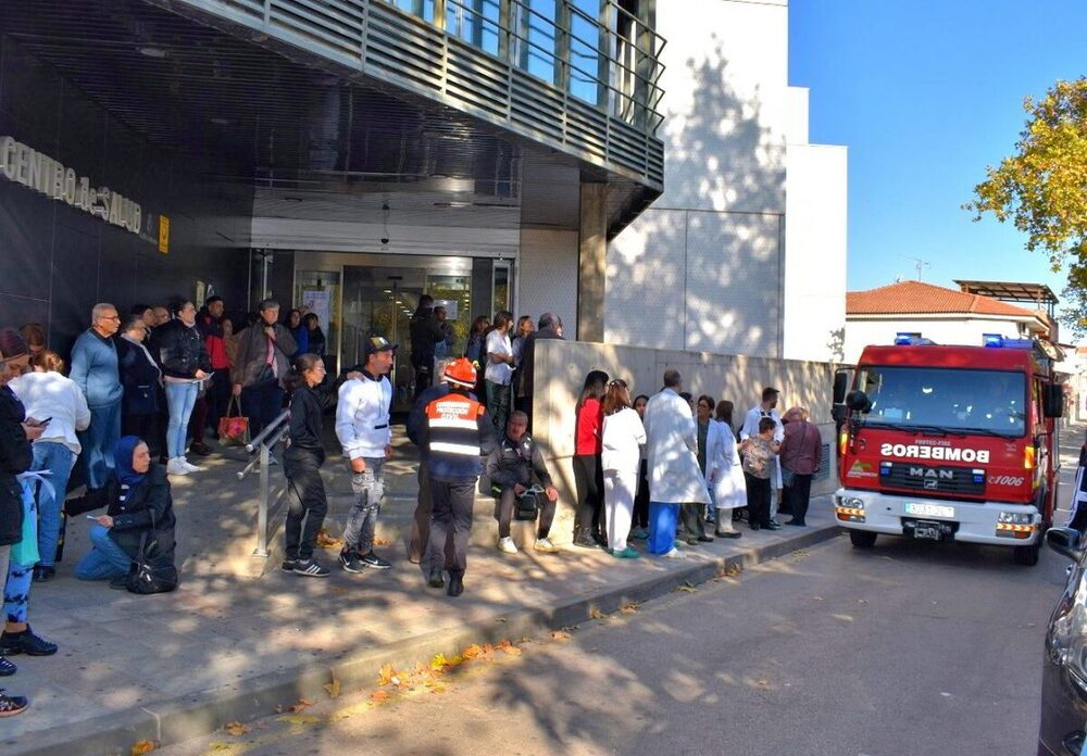 Un centenar de personas son evacuadas en un simulacro 