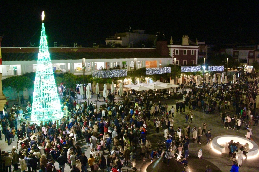 Más de 250.000 bombillas led iluminan la Navidad de Alcázar