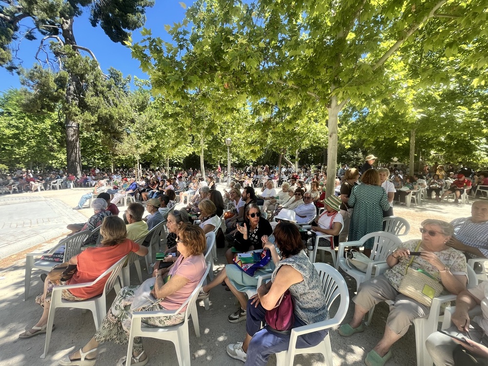 La banda de Ciudad Real deleita al Retiro con música española