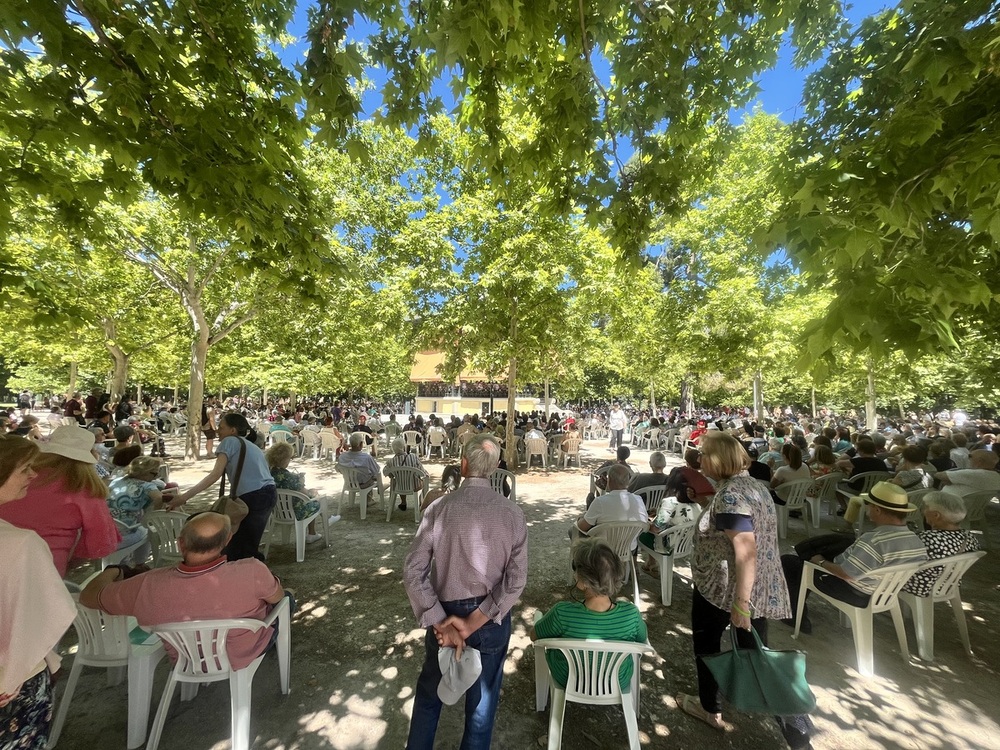 La banda de Ciudad Real deleita al Retiro con música española