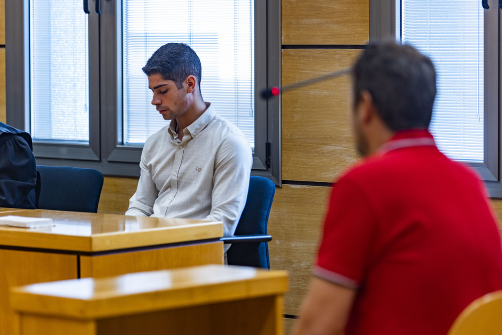 El hermano del acusado, durante su declaración.