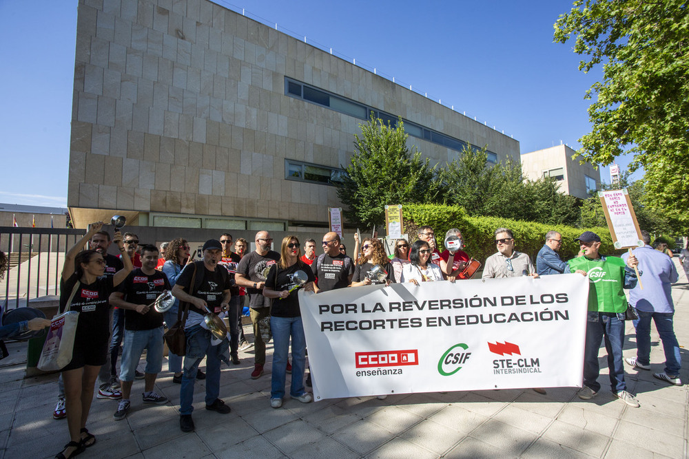 Amenazan con huelga de maestros para la vuelta al cole