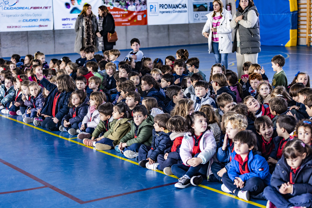 Baile Inclusivo en los marianistas, Oretania , fundación la caixa, gente en silla de ruedas bailando  / RUEDA VILLAVERDE