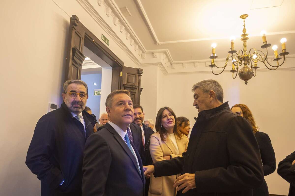 Emiliano García-Page inaugura el antiguo palacete de la Cruz Roja  / TOMÁS FDEZ. DE MOYA