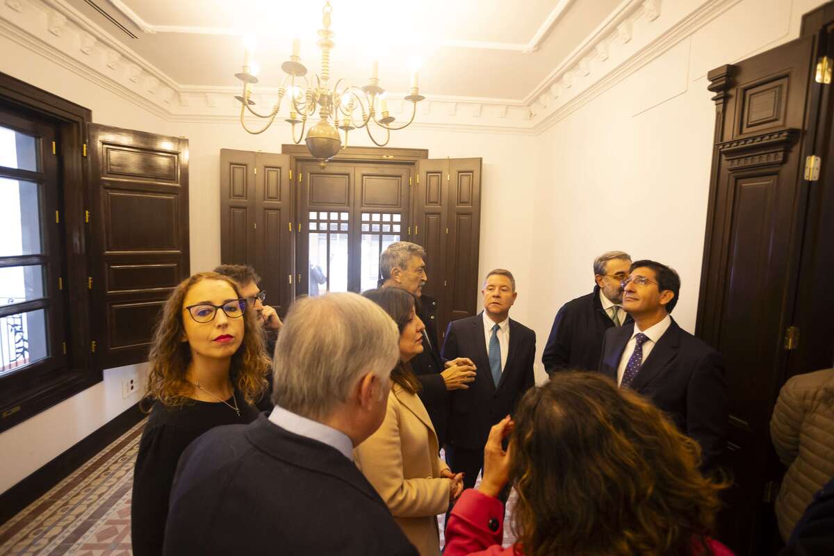 Emiliano García-Page inaugura el antiguo palacete de la Cruz Roja  / TOMÁS FDEZ. DE MOYA