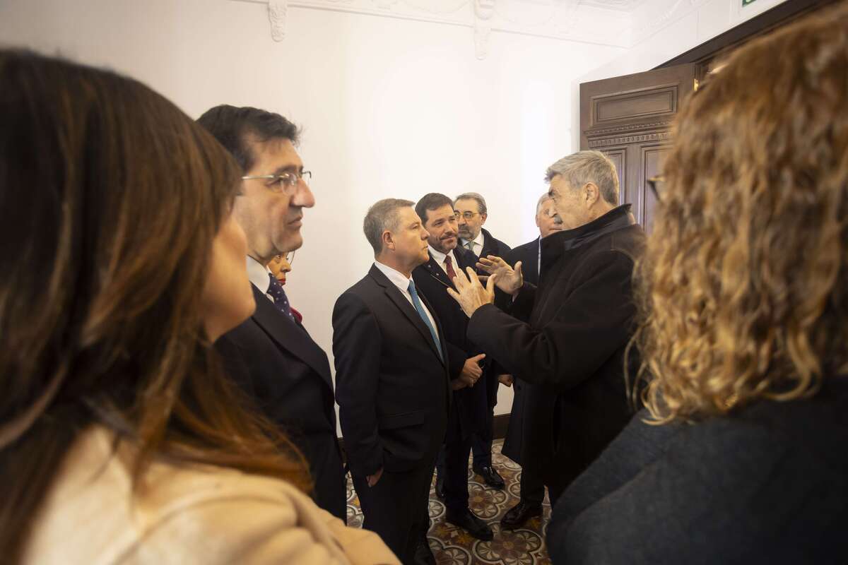 Emiliano García-Page inaugura el antiguo palacete de la Cruz Roja  / TOMÁS FDEZ. DE MOYA