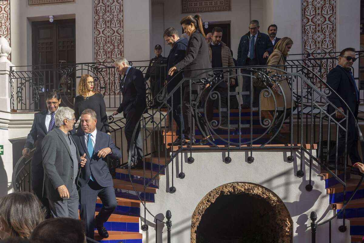 Emiliano García-Page inaugura el antiguo palacete de la Cruz Roja  / TOMÁS FDEZ. DE MOYA