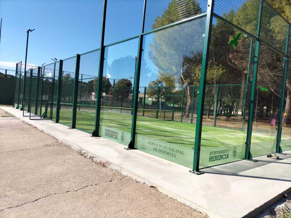 Herencia cuenta con nueva pista de pádel de metacrilato