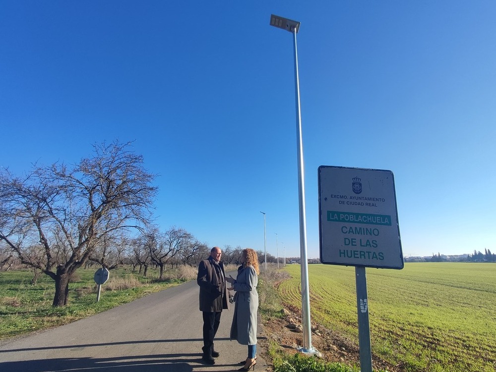 La Poblachuela estrena la nueva iluminación de sus caminos 