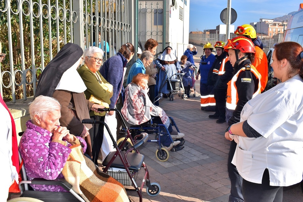 Simulacro en la residencia Hermanas de la Cruz