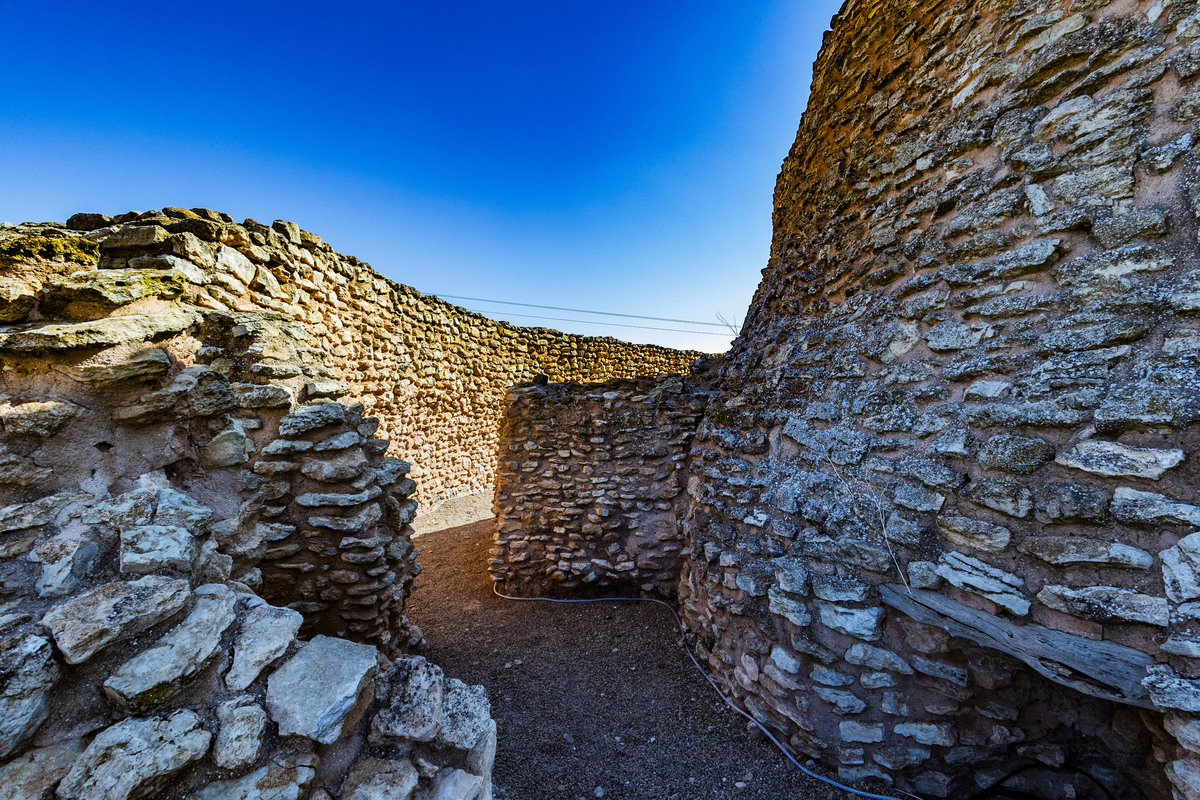 Motilla del Azuer en Daimiel, yacimiento de La Motilla del Azuer en Daimiel con la visita del alcalde de Daimiel Leopoldo Sierra  / RUEDA VILLAVERDE