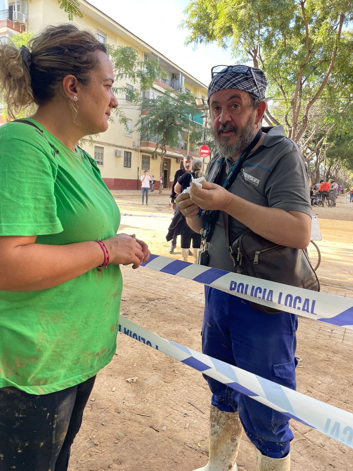 Voluntarios de Protección Civil de Ciudad Real, y policias Nacionales de Puertollano, participan en  la aayuda a los afectados de la DANA de Valencia en el pueblo de Catarroja, dana catástrofe, servicos de emergencia ende Ciudad Real en la Dana de Valenc  / JOSE MIGUEL BELDAD