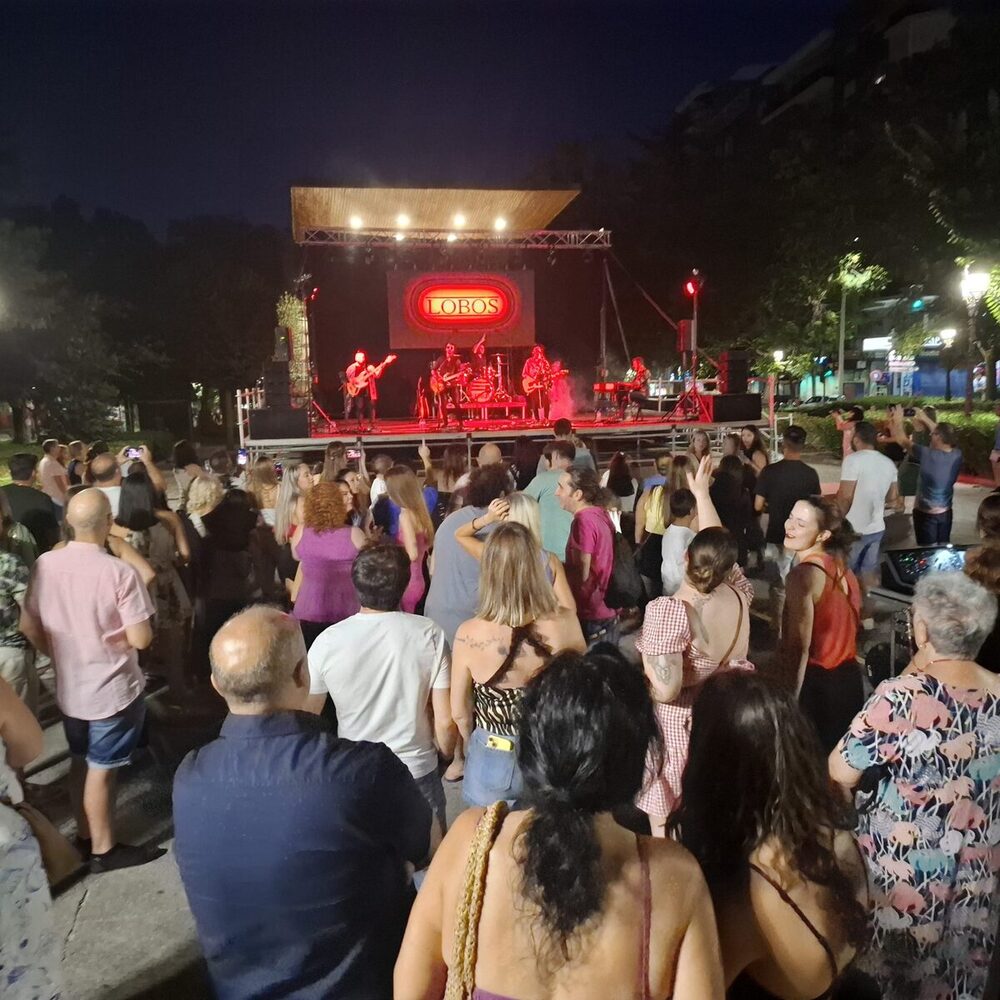 Puertollano vibra con la fuerza guitarrera de Lobos Band