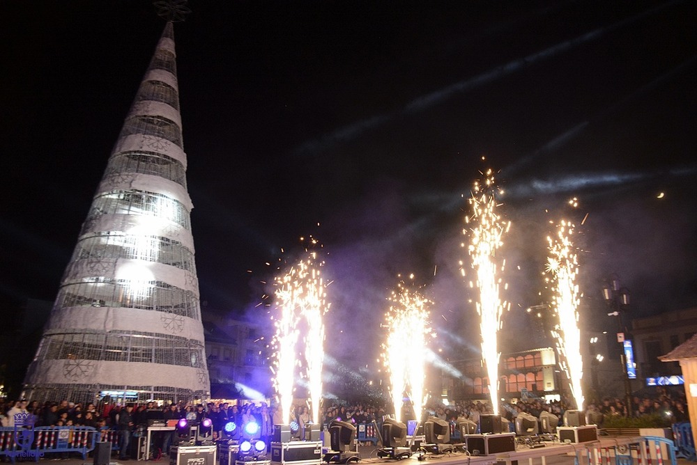 Encendida la iluminación navideña de Tomelloso