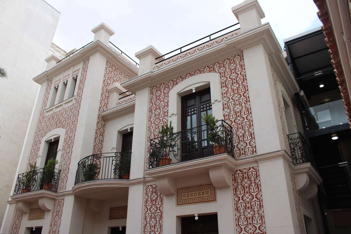 Antes y después del antiguo palacete de la Cruz Roja  / TOMÁS FDEZ. DE MOYA