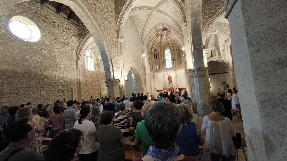 El bario de Santiago recibe al santo en sus calles