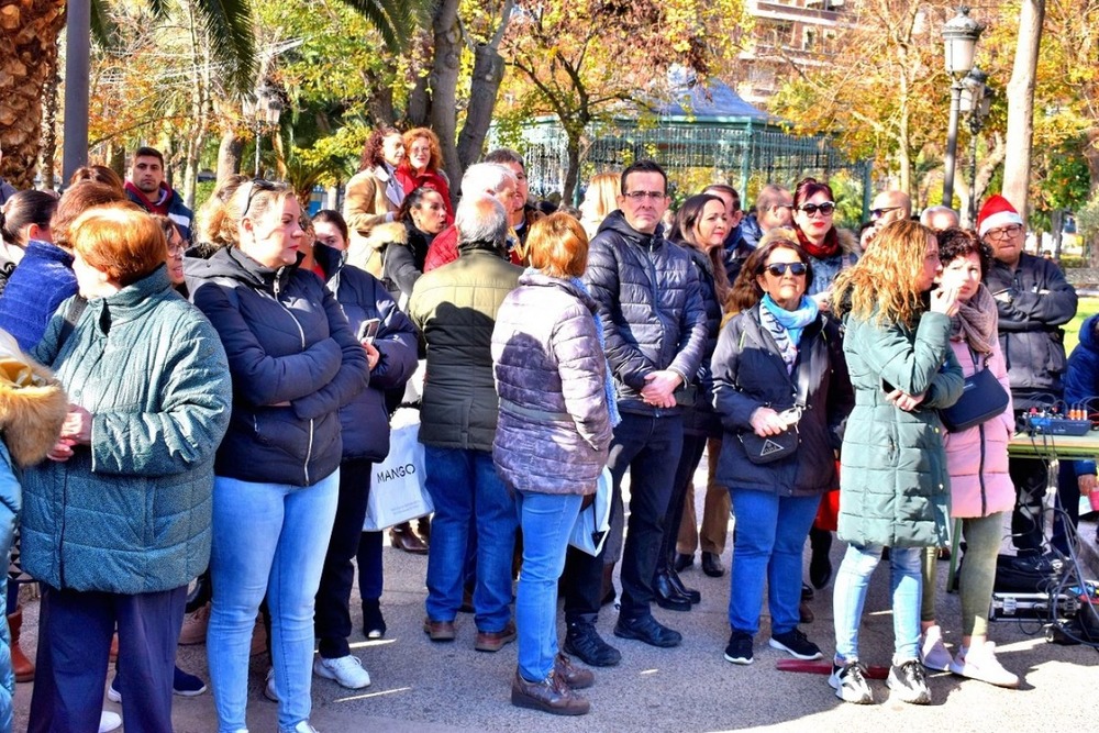 Santa Águeda canta a la Navidad con un árbol de ganchillo 