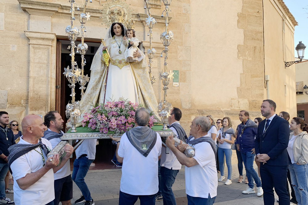 Navarro pide a la Virgen por las familias y los jóvenes