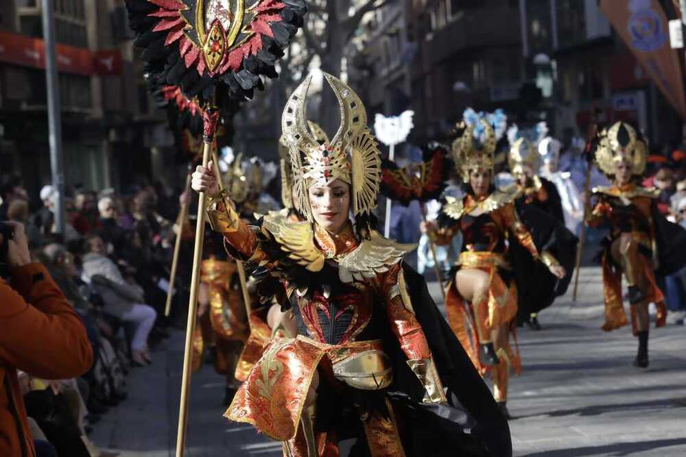 Arranca el Desfile del Domingo de Piñata con 42 grupos