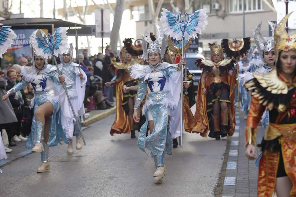 Arranca el Desfile del Domingo de Piñata con 42 grupos