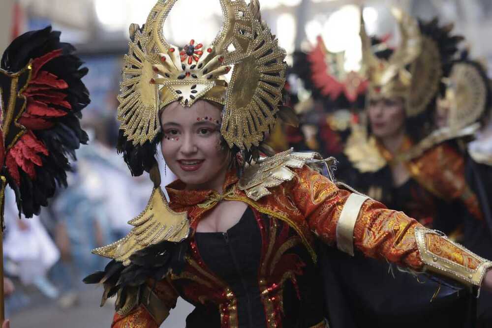 Arranca el Desfile del Domingo de Piñata con 42 grupos