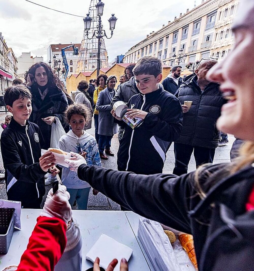 Una dulce ayuda de Ciudad Real para el balonmano de Paiporta 