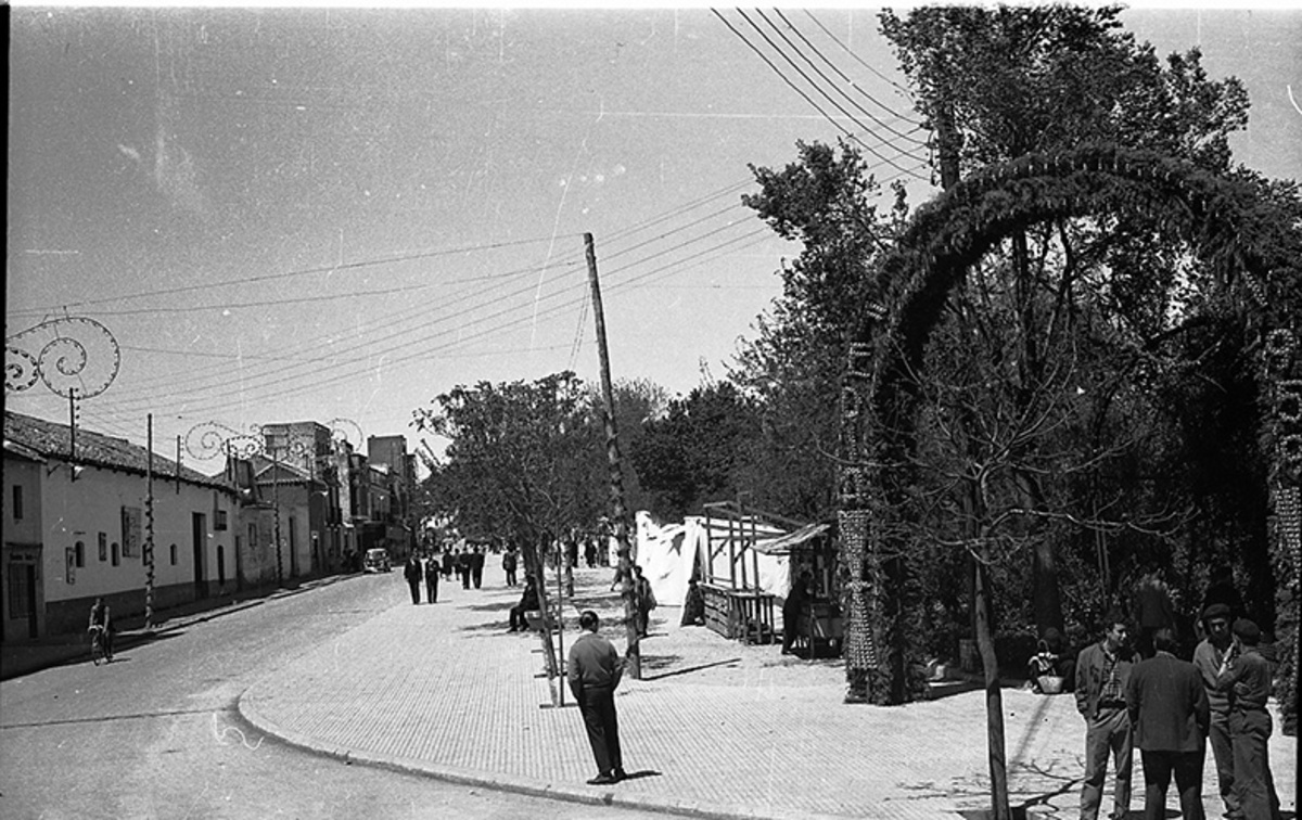 Fiestas de Puertollano, de los años 50, 60 y 70, que se celebraban en el Paseo de San Gregorio y en la Fuete de los Leones en el centro de la ciudad industrial  / FOTOS JOSÉ RUEDA MOZOS