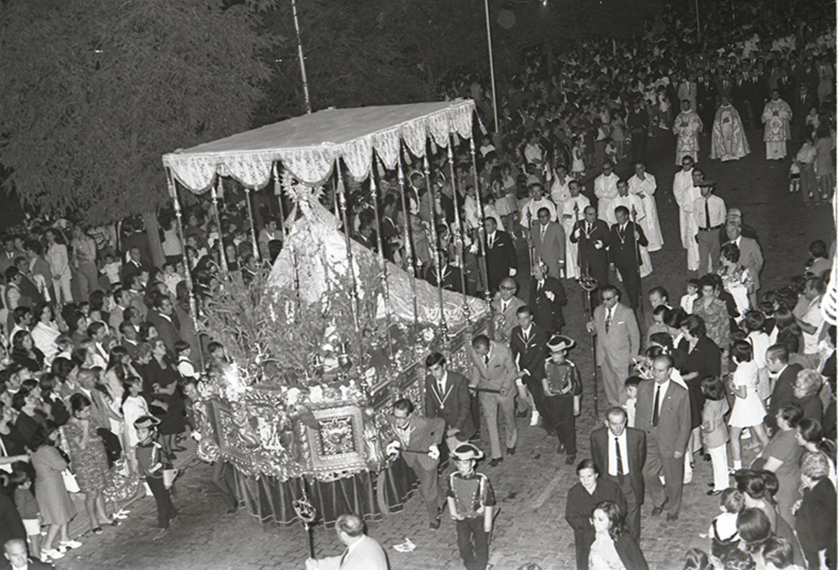 Fiestas de Puertollano, de los años 50, 60 y 70, que se celebraban en el Paseo de San Gregorio y en la Fuete de los Leones en el centro de la ciudad industrial  / FOTOS JOSÉ RUEDA MOZOS