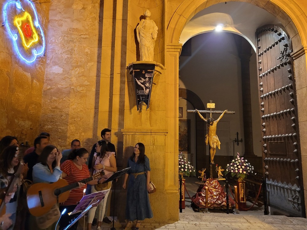 Música, pitos y limoná en honor al Cristo del Consuelo