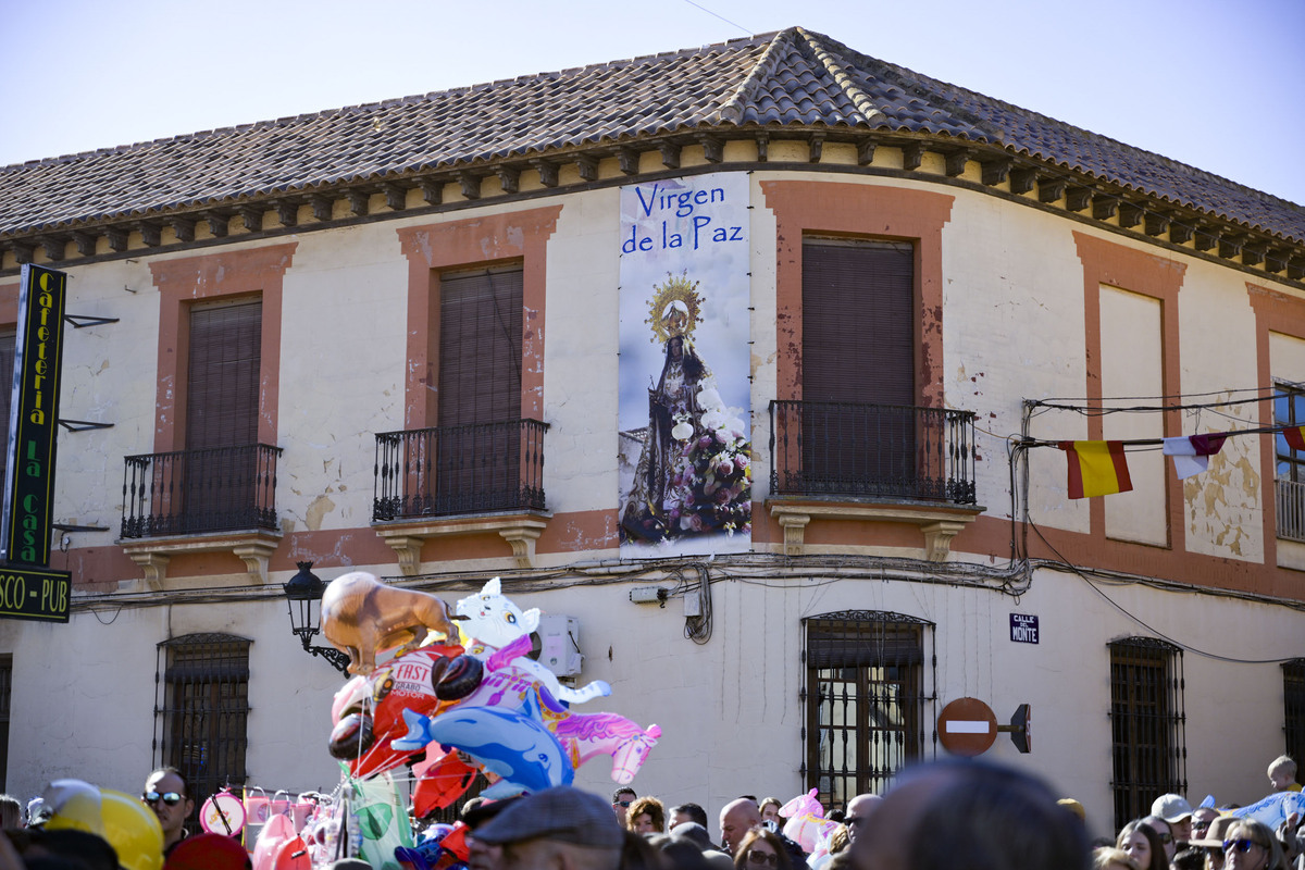 Fiestas de las Paces en Villarta de San Juan, cohetes Operación 2.000  lanzamientos de cohetes y Procesión de la Virgen en Villarta, La Paces  / JESÚS MONROY